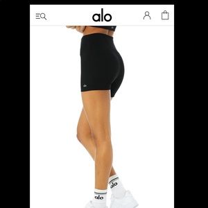 Alo Vapor High-Waist Fierce Short size M 4” inseam